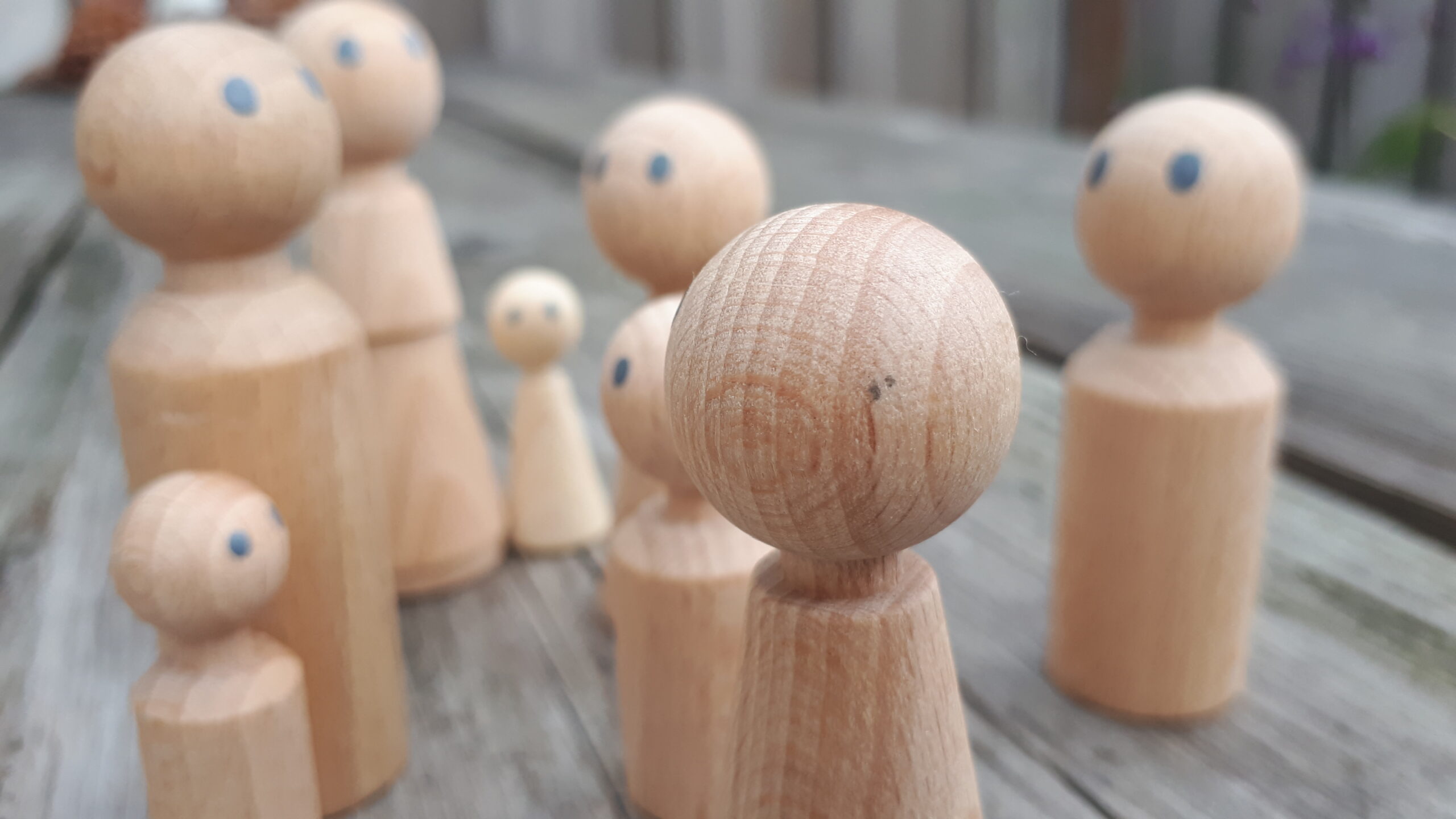 familieopstelling met poppetjes